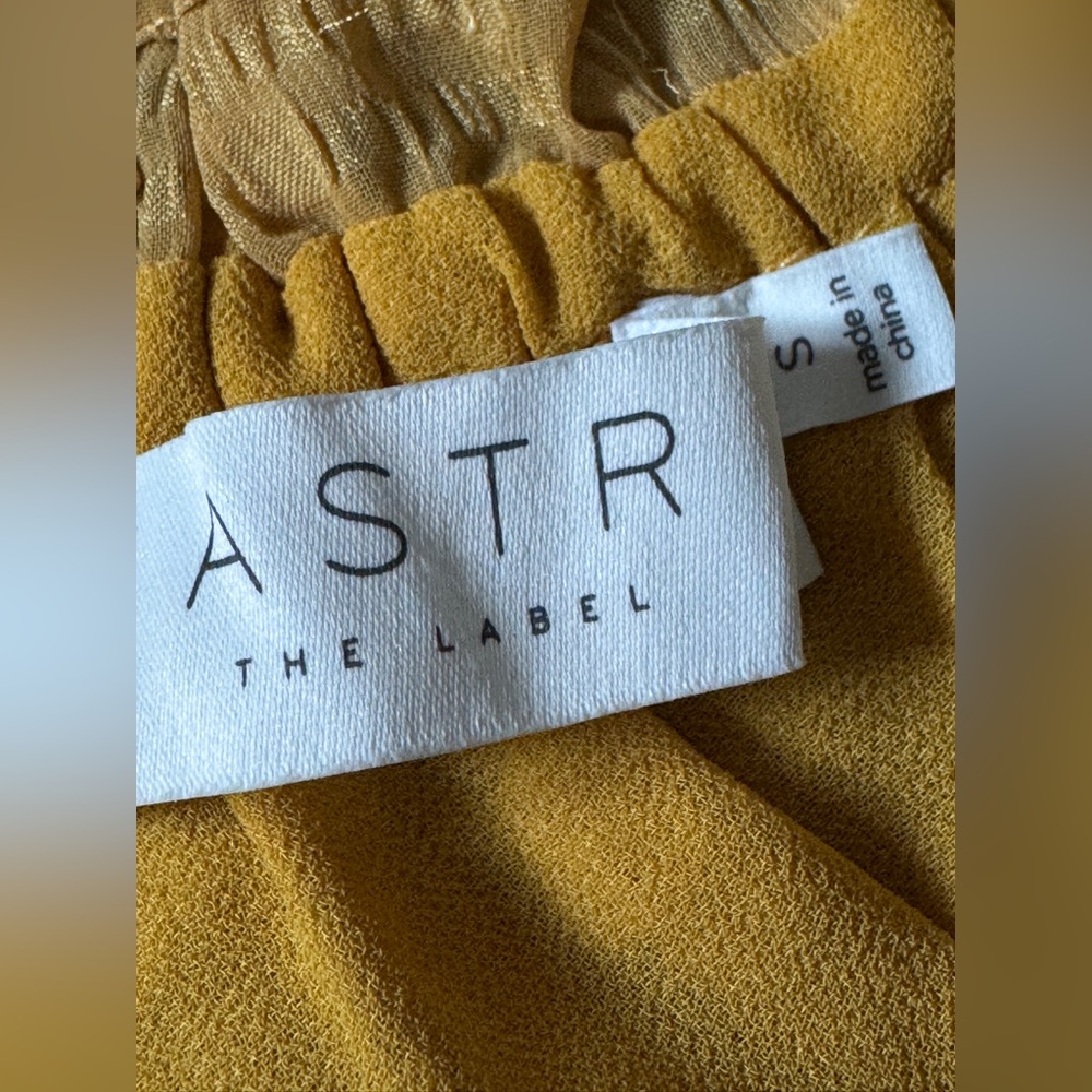 Astr The Label Jacquard One-Shoulder Bubble Hem Blouse in Mustard. NWOT Small - Picture 10 of 12